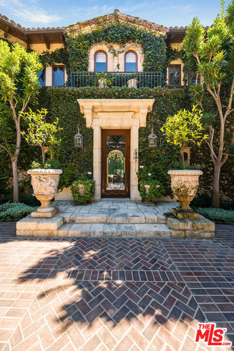 Drew Fenton | 1550 Amalfi Drive Pacific Palisades CA | MLS: 7401931