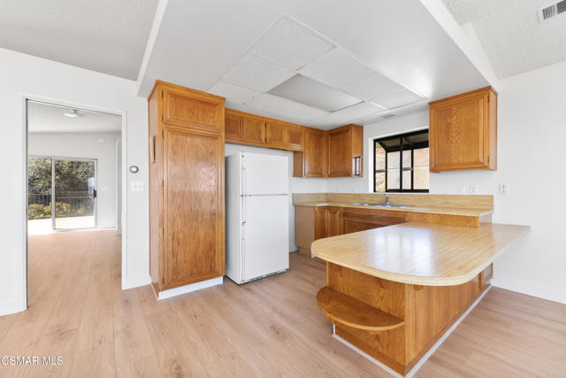 1140 San Clemente Way, Camarillo CA: https://media.crmls.org/mediaz/2b70f72a-c243-477b-8001-fa6b7d02a651.jpg