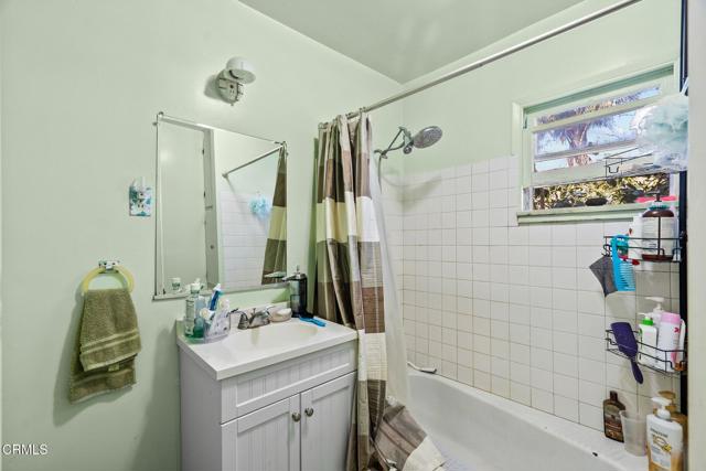 3171 E Los Angeles Avenue, Somis CA: https://media.crmls.org/mediaz/2b714467-3d36-436f-80c1-e19b559ce5c5.jpg