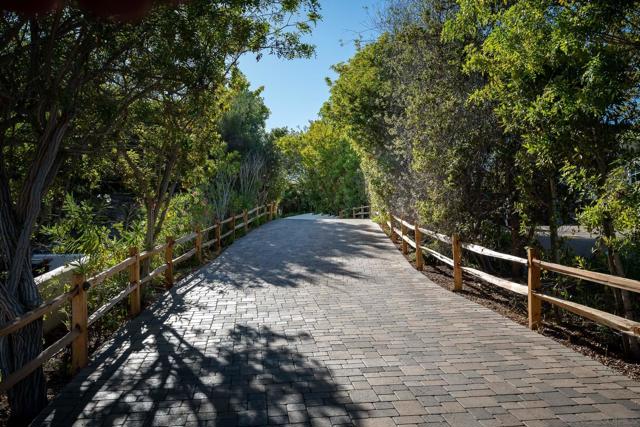 17112 Via De La Valle, Rancho Santa Fe CA: https://media.crmls.org/mediaz/2b716836-0b07-4e0f-8149-0383c98ac903.jpg