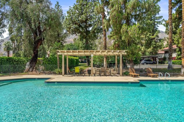575 N Villa Court, Palm Springs CA: https://media.crmls.org/mediaz/2b718813-3444-4de5-bd43-b2ac45c35424.jpg