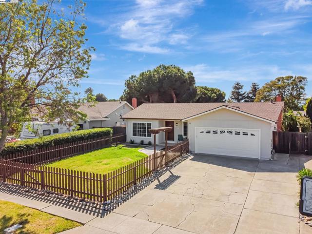 36339 Beech Pl, Newark CA: https://media.crmls.org/mediaz/2b71b949-4f04-4319-887b-21abddadfae9.jpg