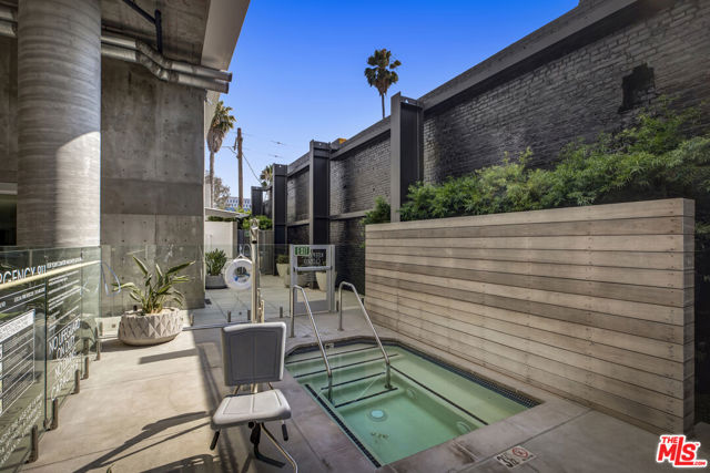 5750 E Hollywood Boulevard, Los Angeles CA: https://media.crmls.org/mediaz/2b7293f0-00d2-4cf3-948e-92ad484e84bf.jpg
