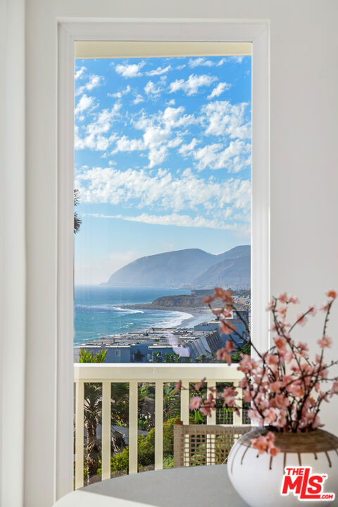 Drew Fenton | 11836 Ebb Tide Lane Malibu CA | MLS: 7300750