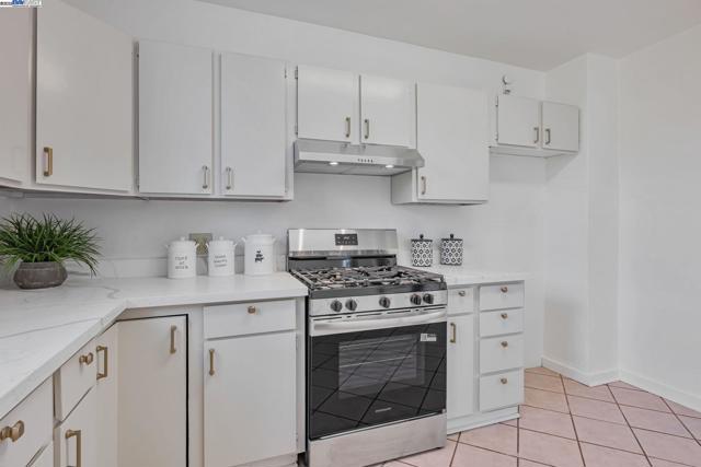 6831 Dairy Ave, Newark CA: https://media.crmls.org/mediaz/2b7336c8-30ca-4685-8607-705e1dcd15c0.jpg