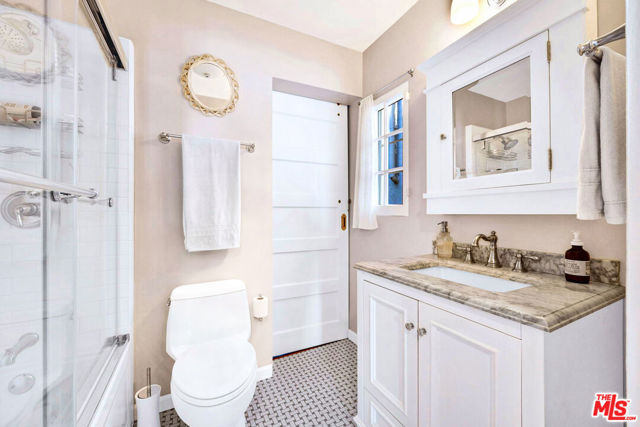 6182 Glen Oak Street, Los Angeles CA: https://media.crmls.org/mediaz/2b74712a-9533-493a-b769-7b51fb7dd43b.jpg