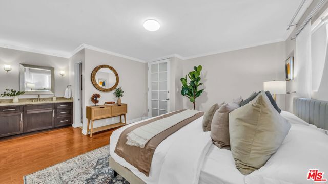 1130 9th Street, Santa Monica CA: https://media.crmls.org/mediaz/2b74c90b-cb5f-4dc6-8b88-d3bb187517eb.jpg