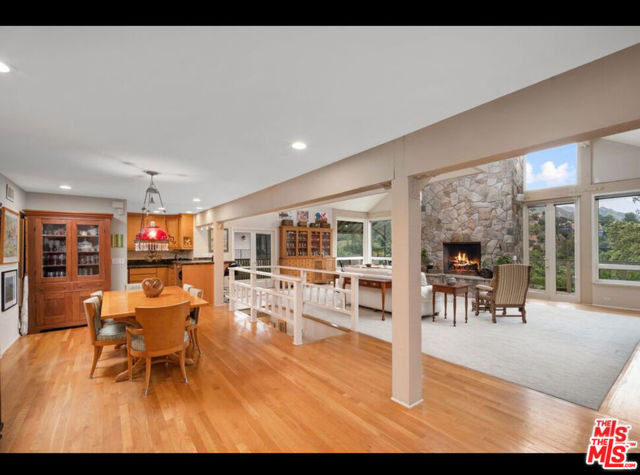 2090 Lakeshore Drive, Agoura Hills CA: https://media.crmls.org/mediaz/2b74e26e-df68-409b-8392-4dc93c52029f.jpg