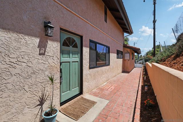 974 Via Hillview, Fallbrook CA: https://media.crmls.org/mediaz/2b761ef9-c8c4-4a69-b1b7-6989b7d9fe43.jpg