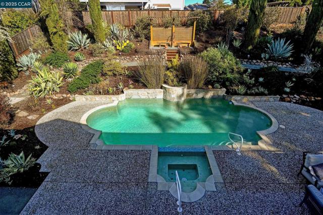 303 Ensley Court, Alamo CA: https://media.crmls.org/mediaz/2b76c6fc-e397-47a7-9824-4af2377de6e5.jpg