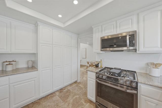 Detail Gallery Image 13 of 51 For 695 Calma Pl, Chula Vista,  CA 91910 - 4 Beds | 3 Baths