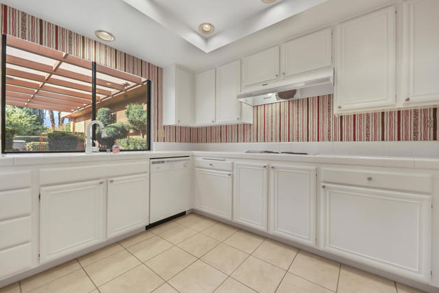 16 Haig Drive, Rancho Mirage CA: https://media.crmls.org/mediaz/2b771e2c-49c3-460d-948c-082e9f3e7fa3.jpg