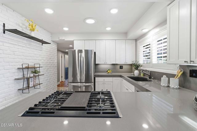 1881 Wellesley Drive, Thousand Oaks CA: https://media.crmls.org/mediaz/2b773918-ce99-4694-ab01-c84619451b15.jpg