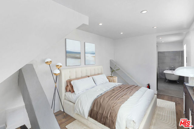8629 Franklin Avenue, Los Angeles CA: https://media.crmls.org/mediaz/2b776a80-b551-4bb3-9416-c50647b331a6.jpg