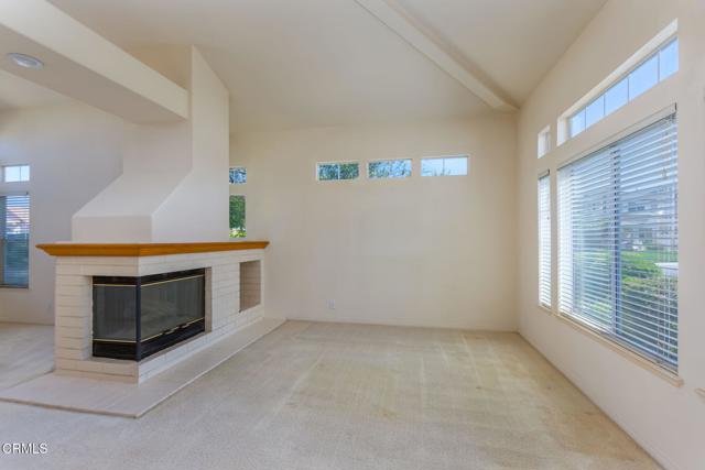 1062 Meadowlark Drive, Fillmore CA: https://media.crmls.org/mediaz/2b77826c-d42d-4ddb-adbc-9ef7038d0171.jpg