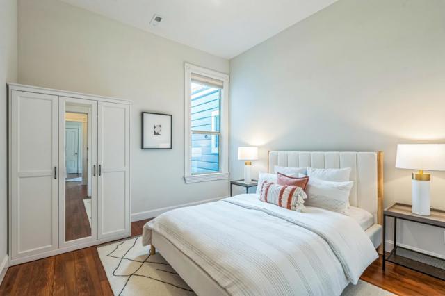 696 29th Street, Oakland CA: https://media.crmls.org/mediaz/2b779c06-d18e-40d1-a233-6dcfea4141a5.jpg