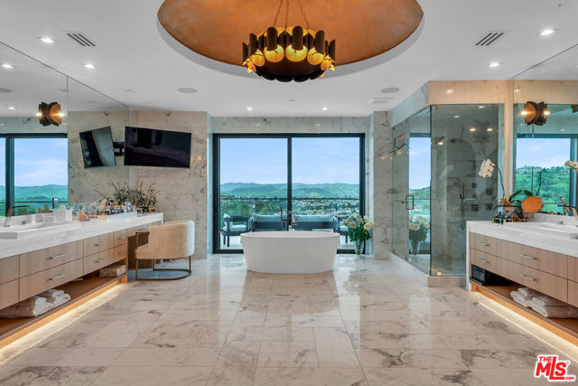 25201 Prado Del Misterio, Calabasas CA: https://media.crmls.org/mediaz/2b77c6c5-93b7-4bdd-ad15-0702aaa6c2ca.jpg