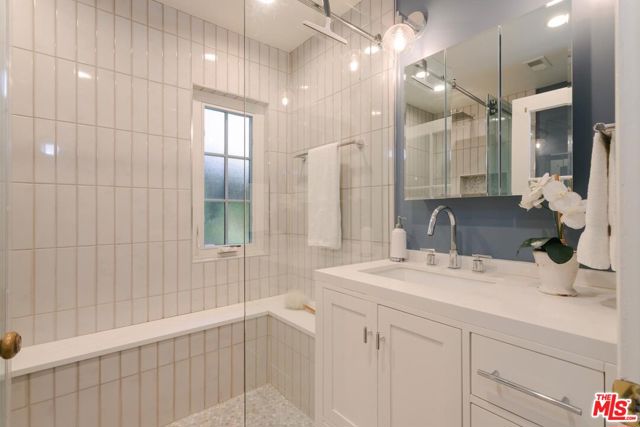 2055 Outpost Drive, Los Angeles CA: https://media.crmls.org/mediaz/2b77edef-979e-4ffa-a1c8-5670c075e11d.jpg