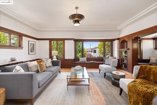 971 Santa Barbara Rd, Berkeley CA: https://media.crmls.org/mediaz/2b780cf1-512b-4f88-aa24-eb039a50cc08.jpg