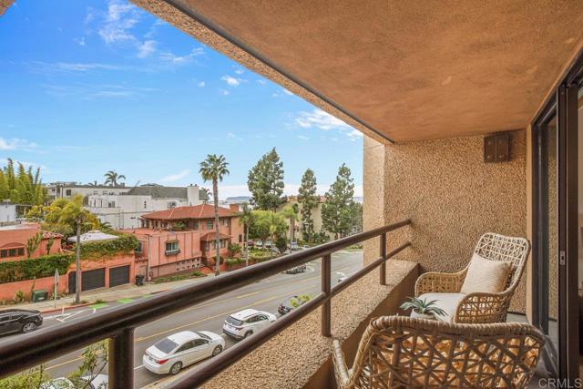 230 W Laurel Street, San Diego CA: https://media.crmls.org/mediaz/2b7871c9-b02e-40aa-ada4-88415c63dfdf.jpg