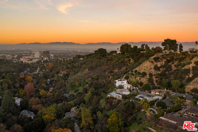 3761 Sheridge Drive, Sherman Oaks CA: https://media.crmls.org/mediaz/2b7950c5-fc7a-40f3-9505-18aeb624d0df.jpg