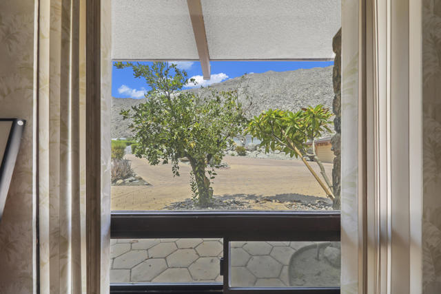 770 S La Mirada Road, Palm Springs CA: https://media.crmls.org/mediaz/2b79c7b2-5fb0-4e18-8cc5-0a742c09cfb4.jpg