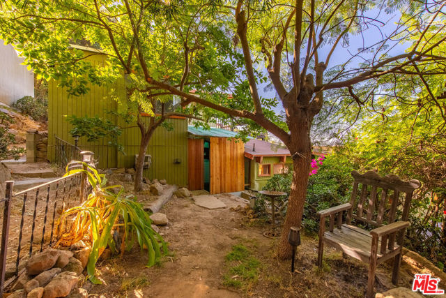 20158 Observation Drive, Topanga CA: https://media.crmls.org/mediaz/2b7a1d42-80e3-4a6c-a9ec-cbf1d05be195.jpg