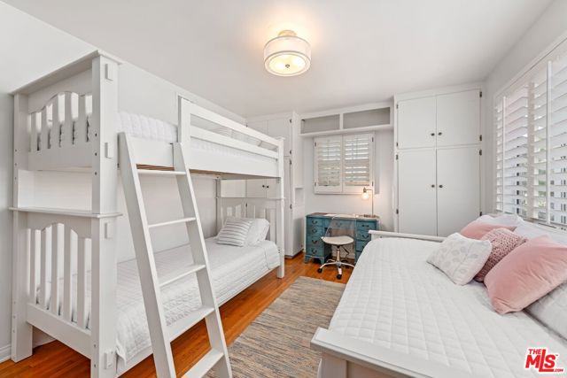 8221 Delgany Avenue, Playa del Rey CA: https://media.crmls.org/mediaz/2b7a68c8-fb72-4d2e-b7c4-c7ff21c83672.jpg