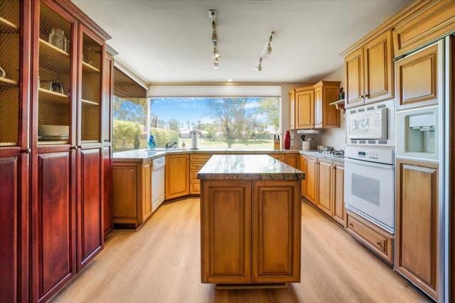 23 Pine Valley Drive, Rancho Mirage CA: https://media.crmls.org/mediaz/2b7a8dd8-8f74-4702-8276-d6d394343fdc.jpg