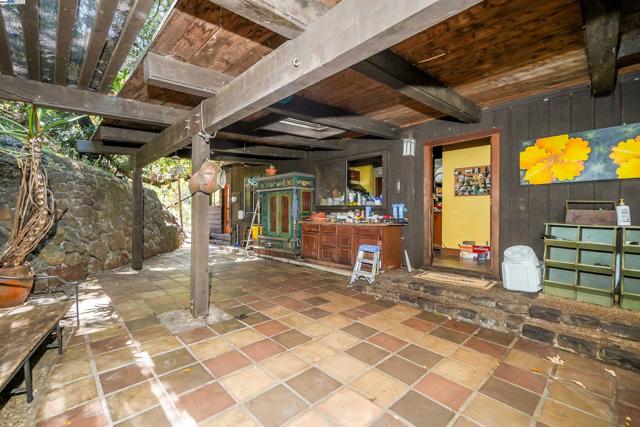 21 Red Rock Way, San Rafael CA: https://media.crmls.org/mediaz/2b7ae29b-a232-4c92-9937-f34504ec5f72.jpg