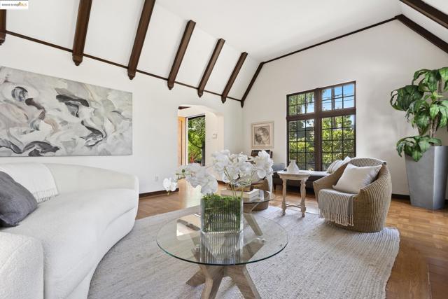 1048 Annerley Rd, Oakland CA: https://media.crmls.org/mediaz/2b7b1991-5a1f-4163-b5e8-84975142a2f0.jpg
