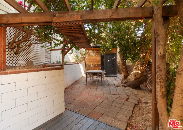 2108 Tavern Trail, Los Angeles CA: https://media.crmls.org/mediaz/2b7b69f7-2182-4634-bac5-93e266dc5ed6.jpg