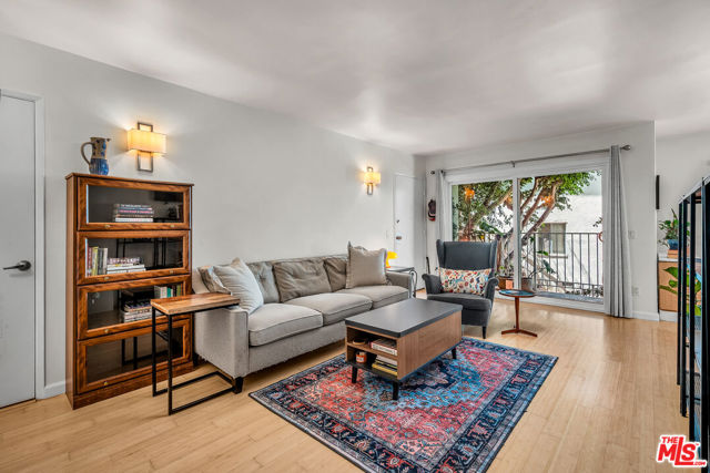 428 Hill Street, Santa Monica CA: https://media.crmls.org/mediaz/2b7b7b64-2cdb-4f3d-ab54-5f573ca53fb6.jpg