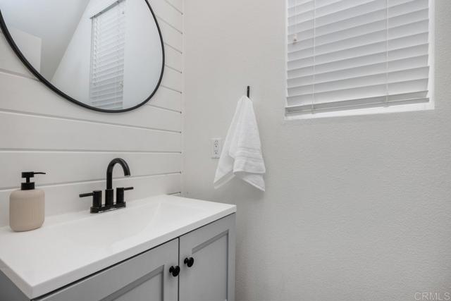 4016 Lake Shore Lane, Fallbrook CA: https://media.crmls.org/mediaz/2b7b9542-6e25-4ca2-9cbd-689c6dc3b018.jpg