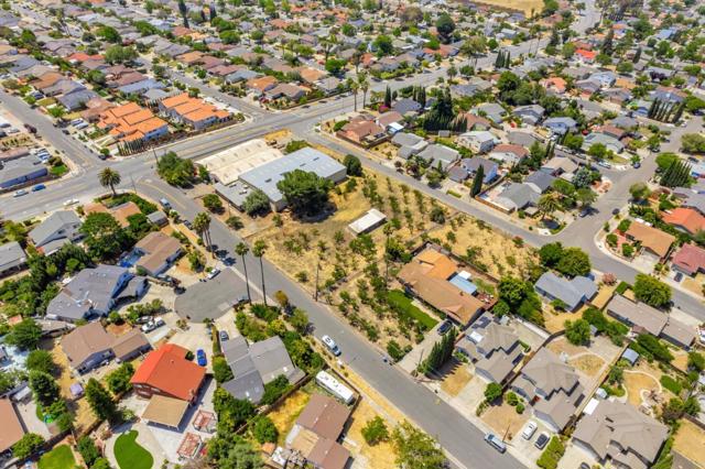 1545 Stone Creek Drive, San Jose CA: https://media.crmls.org/mediaz/2b7bef0d-f4d2-4040-bcc9-72d2f95c5307.jpg
