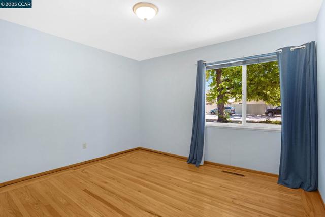 1801 Whitman Rd, Concord CA: https://media.crmls.org/mediaz/2b7c0a3d-c1a6-43d3-9242-6de88458c125.jpg