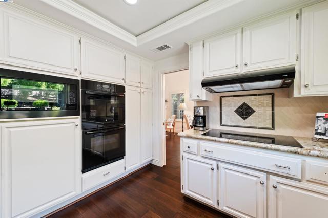 3338 Marsh Hawk Court, Pleasanton CA: https://media.crmls.org/mediaz/2b7c0e1b-23c2-45ea-8934-95f61177cdfb.jpg