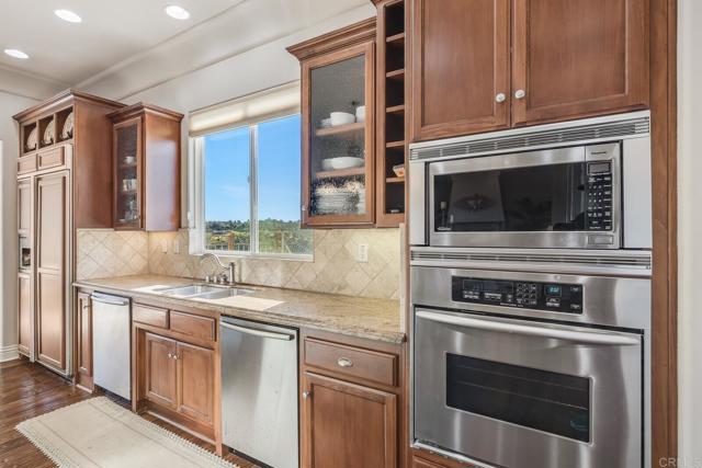 Detail Gallery Image 12 of 48 For 2247 Margarita Glen, Fallbrook,  CA 92028 - 3 Beds | 3/1 Baths