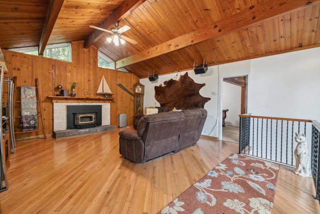 17520 Comanche Trail, Los Gatos CA: https://media.crmls.org/mediaz/2b7d1daf-6989-4ed2-b24e-633f25225e1e.jpg