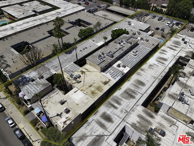8567 Balboa Boulevard, Northridge CA: https://media.crmls.org/mediaz/2b7dd6cb-a1fc-42b9-a639-302e60b9c070.jpg