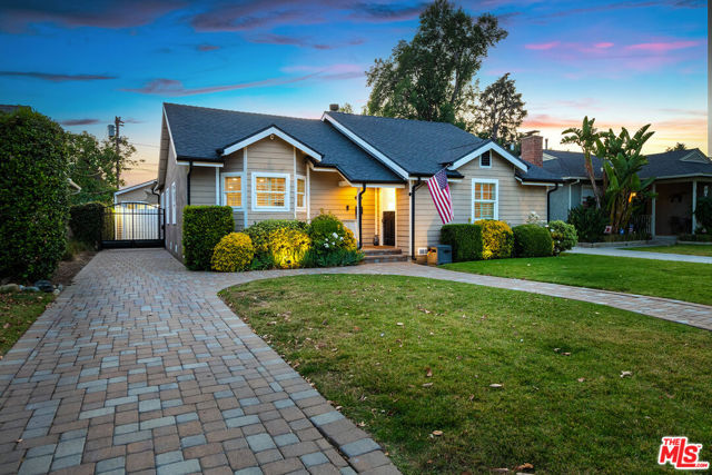 5711 Colbath Avenue, Valley Glen CA: https://media.crmls.org/mediaz/2b7dea53-f2e7-4675-80ff-8bbc3501b7d6.jpg