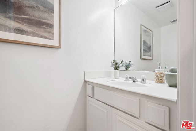 8105 Buena Fortuna Street, Carpinteria CA: https://media.crmls.org/mediaz/2b7e091a-956d-49a9-a53a-3584f03e29a9.jpg