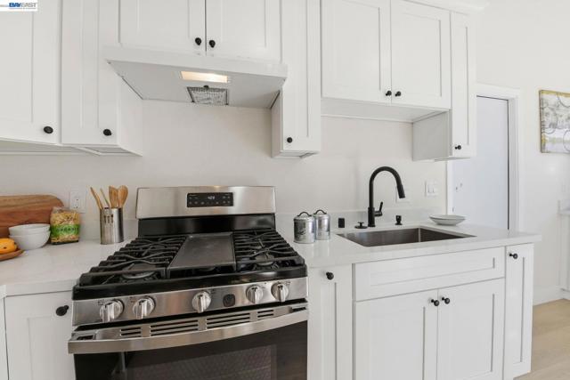 137 Tamarack Dr, Union City CA: https://media.crmls.org/mediaz/2b7eb2de-13de-49d7-9c87-decc560f569f.jpg