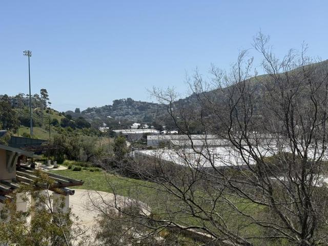 121 Crescent Court, Brisbane CA: https://media.crmls.org/mediaz/2b7ed6f5-9905-407e-b480-6ca9787a4bc3.jpg