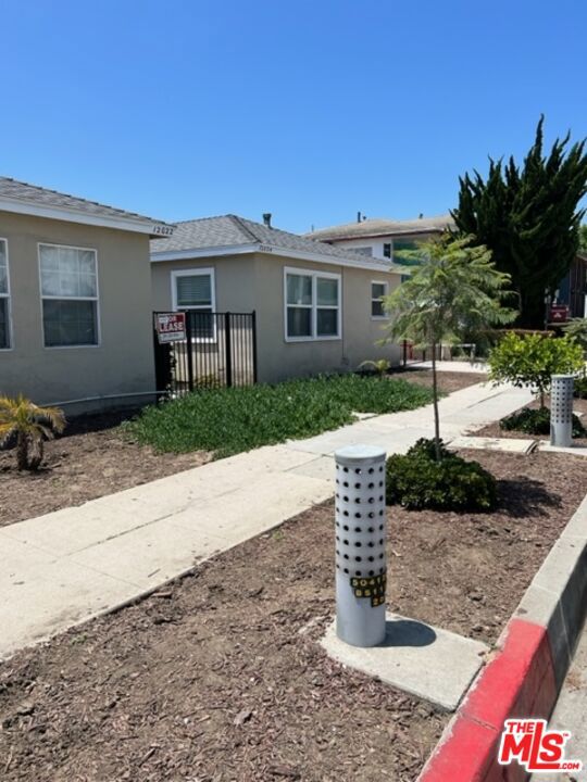 12022 W Washington Boulevard, Los Angeles CA: https://media.crmls.org/mediaz/2b805e17-f3ed-45db-88ea-3779e25b126f.jpg