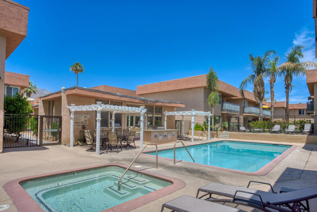 400 N Sunrise Way, Palm Springs CA: https://media.crmls.org/mediaz/2b806bef-4e64-49af-826b-df71a3888a1c.jpg