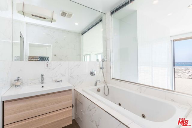 5205 Ocean Front Walk, Marina del Rey CA: https://media.crmls.org/mediaz/2b808fb8-4c47-4f2e-a86b-63bc79087a04.jpg