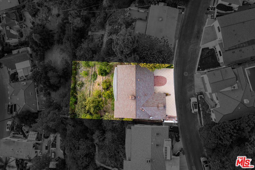 https://media.crmls.org/mediaz/2b80ce74-05b9-48f7-8451-2fba78153a69.jpg?preset=X-Large