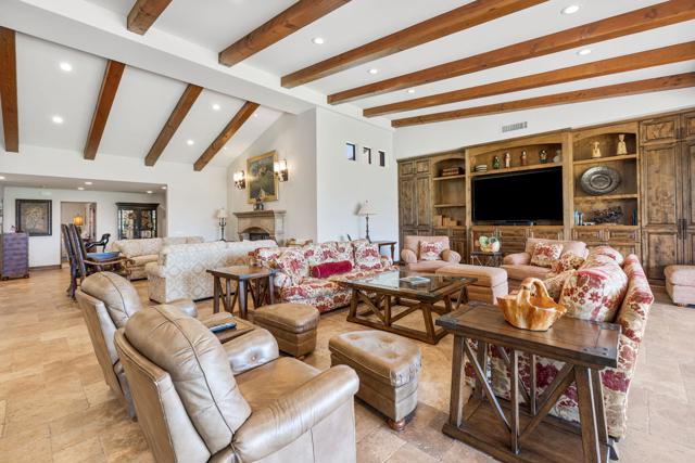 49006 Foxtail Lane, Palm Desert CA: https://media.crmls.org/mediaz/2b80d1a5-fd2e-4d52-9f72-fb05a6298886.jpg