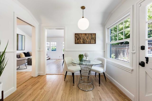 448 Felton Drive, Menlo Park CA: https://media.crmls.org/mediaz/2b80fae5-62ee-44a5-bd70-e75a0db49c52.jpg